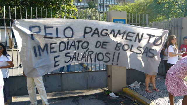 Em Dia De Vestibular Estudantes Da Uerj Fazem Protesto Pac Fico