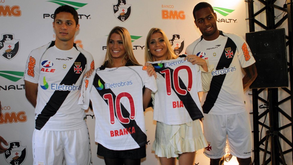 Veja as fotos do lançamento dos novos uniformes do Vasco na Central do