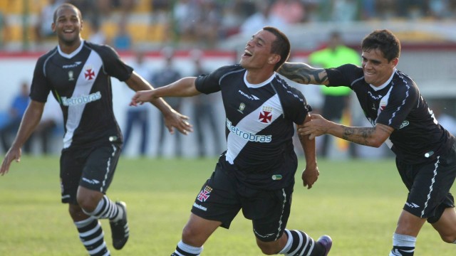 Vasco Vence Bangu E Segue No Carioca