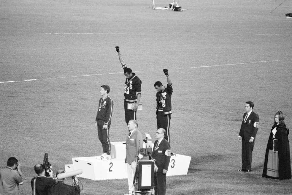 Atletas protestam durante as Olimpíadas de 1968 - Getty Images