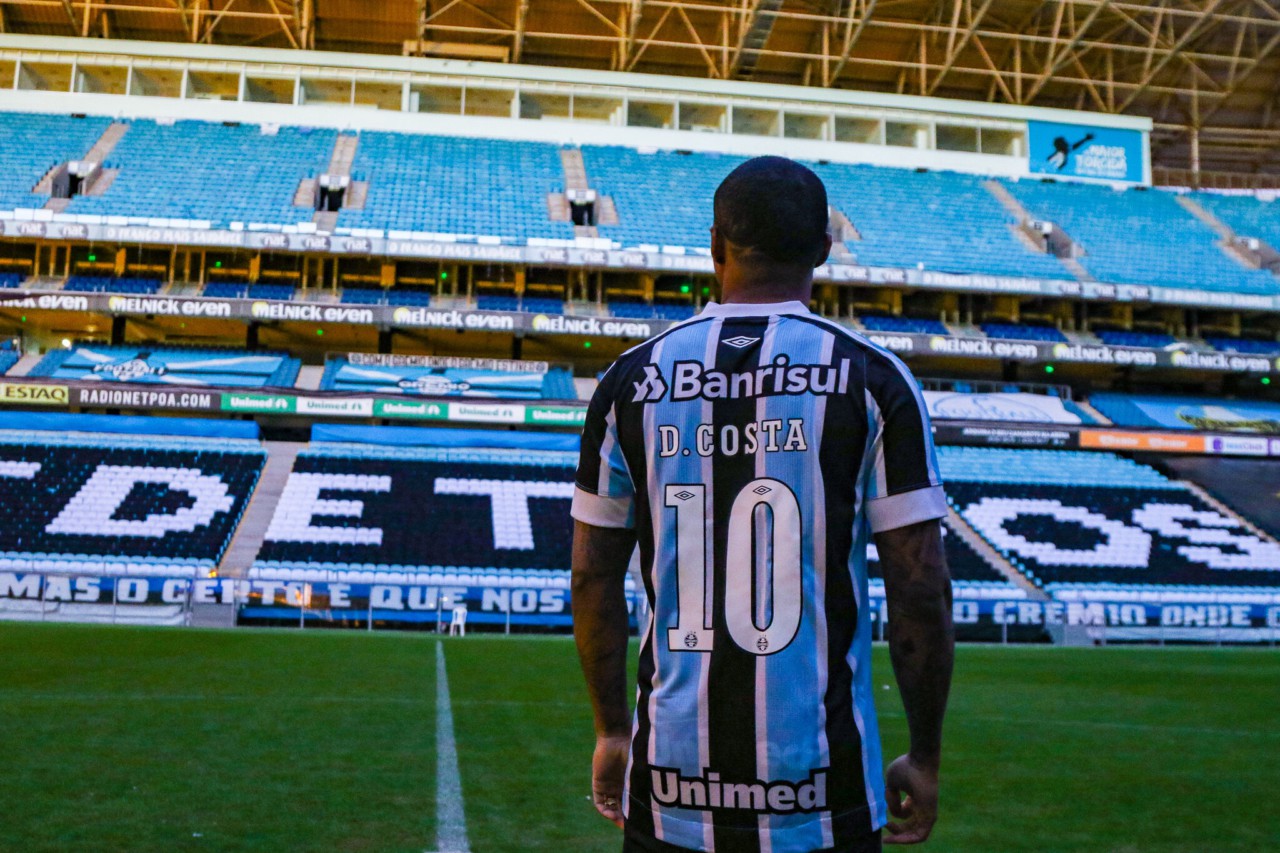 Douglas Costa chegou com juras de amor ao Grêmio e encerrou o ano como alvo da torcida - Lucas Uebel/Grêmio