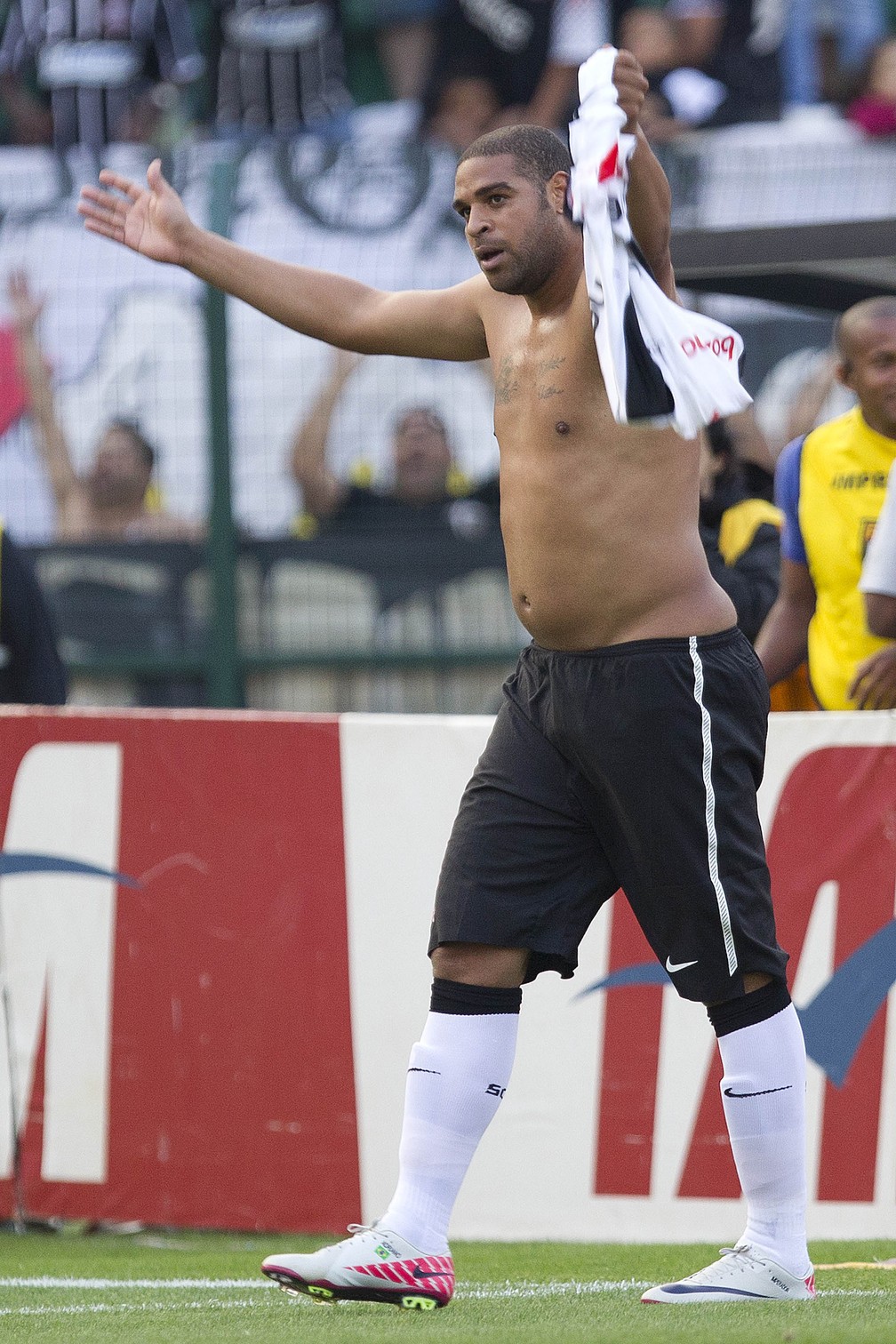 Adriano festeja o seu gol contra o Atlético-MG - Daniel Augusto Jr/Ag. Corinthians