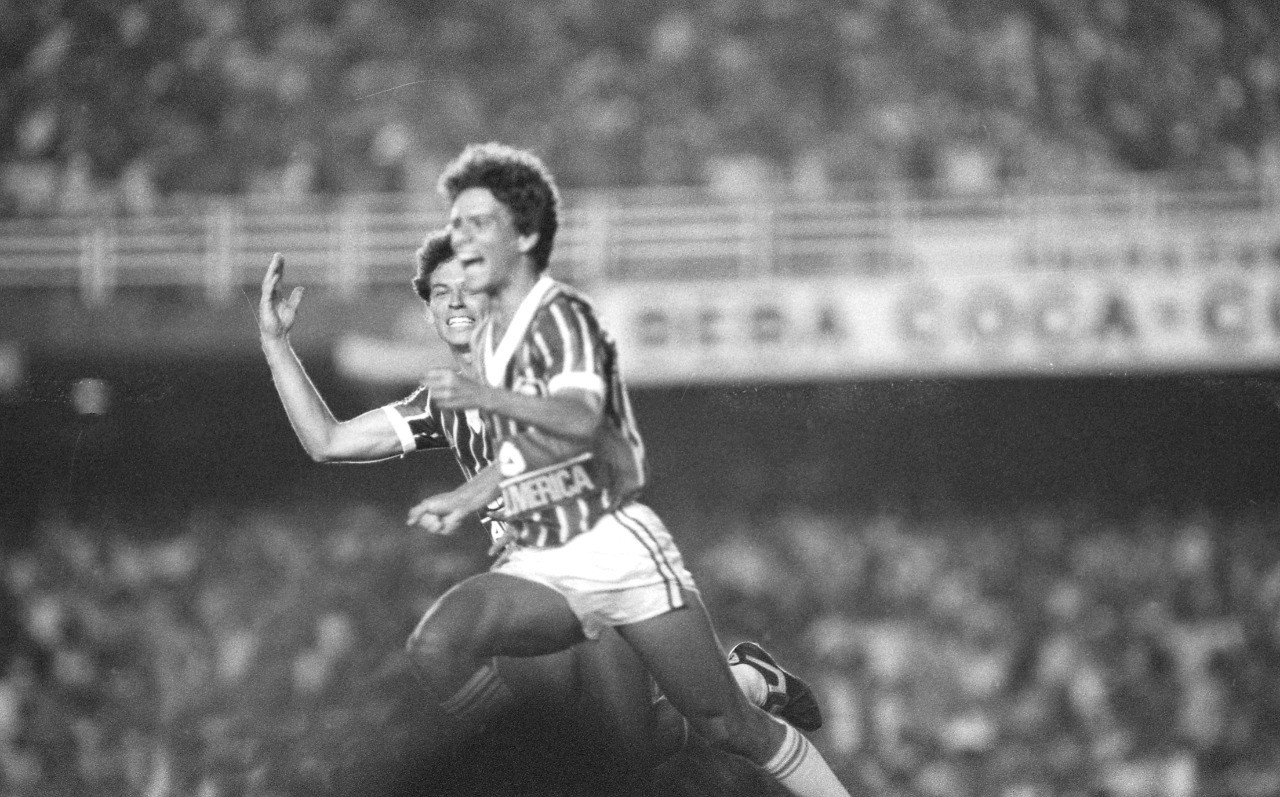 Paulinho comemora gol do título do Fluminense na final do Carioca contra o Bangu em 1985 - Acervo-Flu Memória