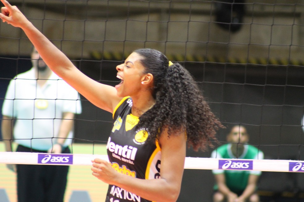Fernanda Garay é a líder da equipe do Praia - CBV Fernanda Garay é a líder da equipe do Praia - CBV