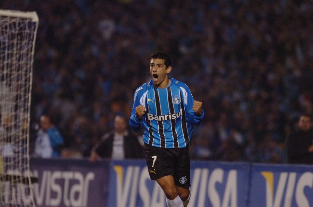 Diego Souza comemora gol pelo Grêmio em 2007 - Valdir Friolin/Agência RBS