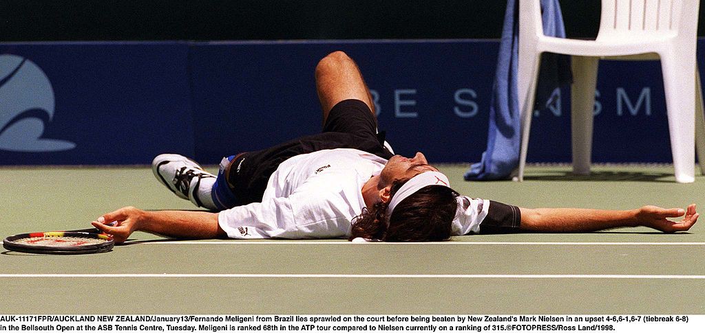 Fernando Meligeni caído após partida - Getty Images