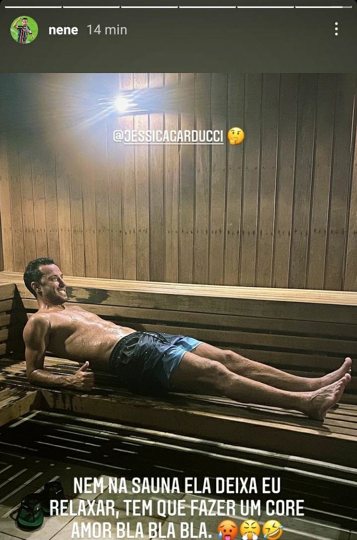 Nenê postou foto fazendo exercícios na sauna e brincando com a esposa - Reprodução / Instagram