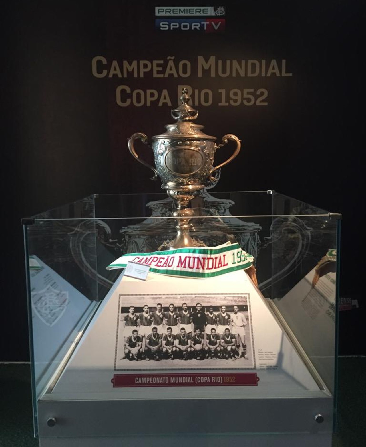 A Taça da Copa Rio de 1952, conquistada pelo Fluminense - Felipe Siqueira