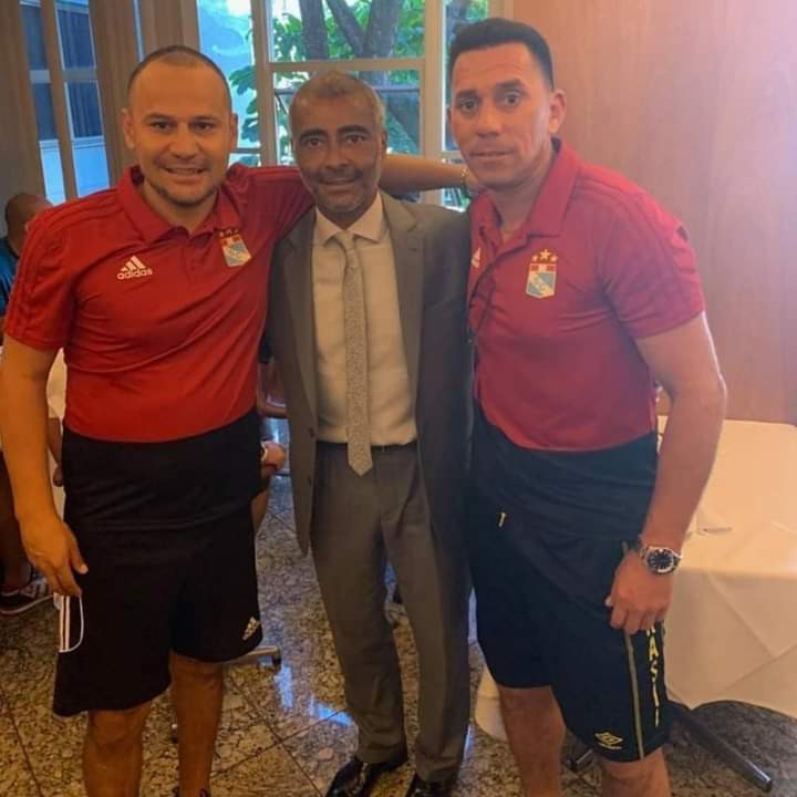 Em evento master em 2018, Rebosio, do lado direito de Romário, recordou goleada sofrida em 1997: "Tranquilo, tranquilo", respondeu o Baixinho - Arquivo pessoal