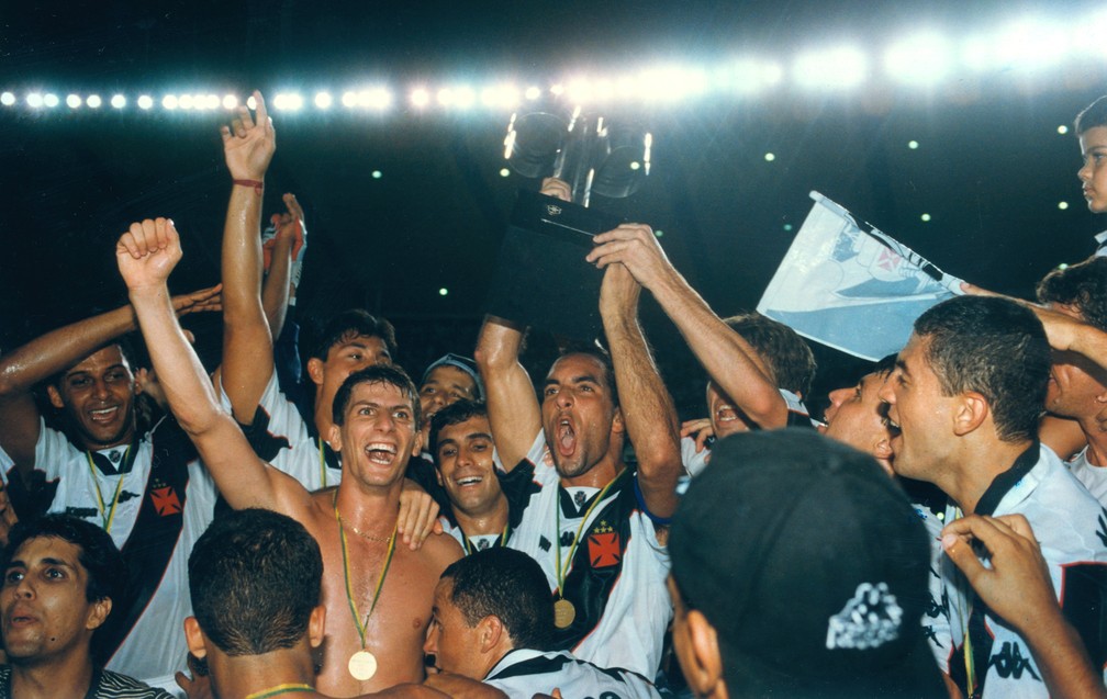 Edmundo é campeão brasileiro em 1997 - Agência Estado