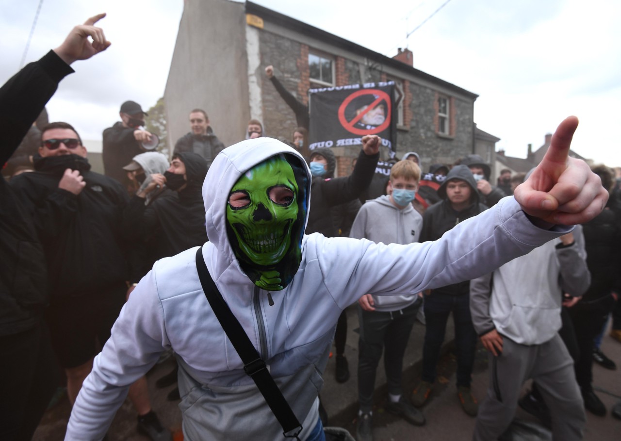 Protesto dos torcedores do Dundalk, antes do clássico contra o Shamrock Rovers - Getty Images