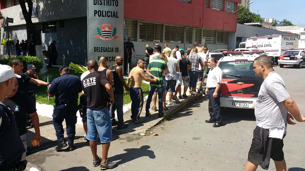 Dezenas foram presos após conflitos antes do Derbi de abril de 2016 - Helio Torchi/Simapress/Estadão Conteúdo