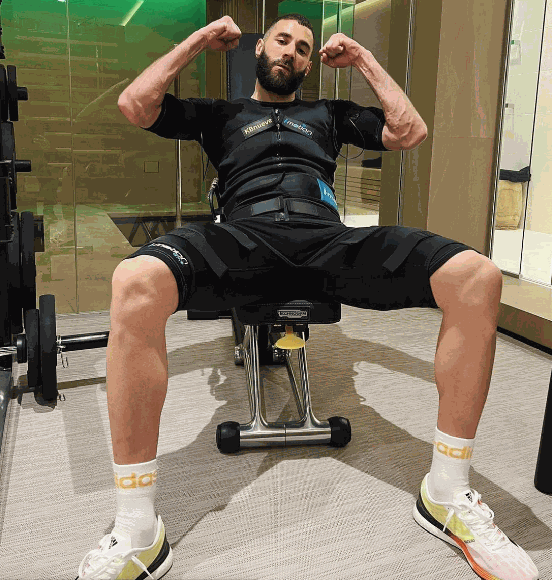 Benzema se exercita com equipamentos de eletroestimulação muscular - Reprodução / Instagram