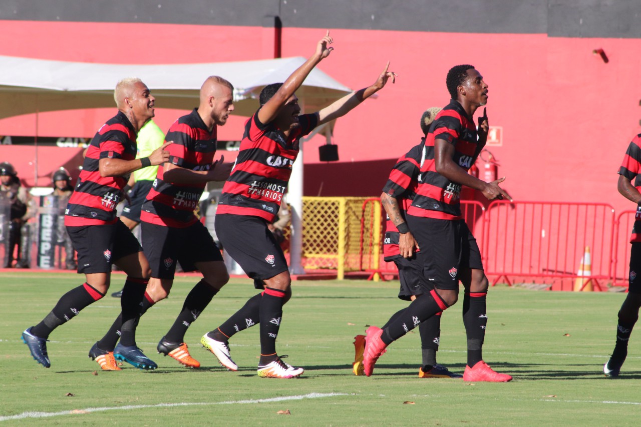 Jogadores do Vitória comemoram gol sobre o Bahia - Maurícia da Matta / EC Vitória / Divulgação