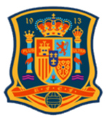 Além das iniciais da federação espanhola, o escudo traz as palavras em latim “Plus Ultra”, que são o lema nacional da Espanha e significam “mais além”.