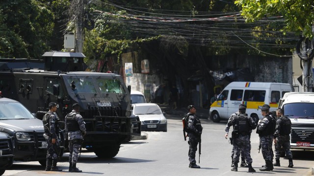 A PM volta atuar após a retirada das tropas das Forças Armadas na Rocinha, no início da manhã