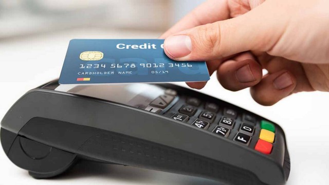Os cartões de crédito podem estimular gastos