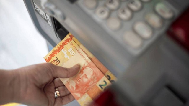 Pensionistas do Estado do Rio começam a receber reajuste na folha de fevereiro, paga em março