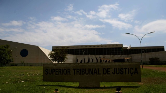 O Superior Tribunal de Justiça suspendeu o julgamento
