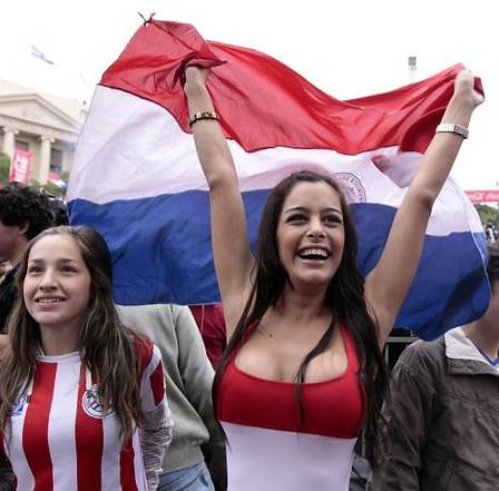 A modelo paraguaia Larissa Riquelme, mesmo sem sair de seu país, foi uma das grandes sensações da Copa do Mundo