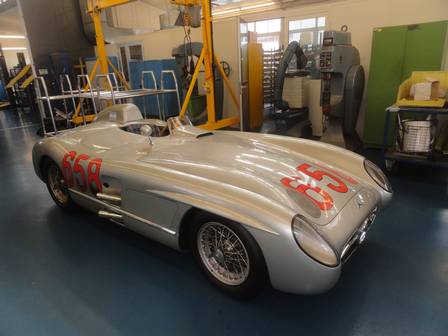 O 300SLR foi pilotado por ninguém menos do que Juan Manuel Fangio nos anos 50