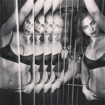Irina Shayk posa sexy