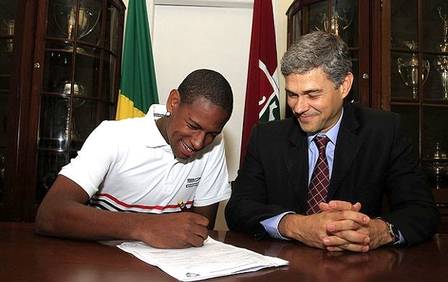 Jogador assinou seu primeiro contrato com o clube em 2012