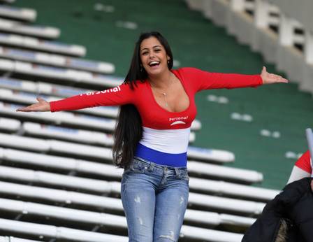 Larissa Riquelme diz que concorrentes ao posto de Musa da Copa tremem diante dela