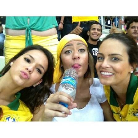 Rafaella e Bruna Marquezine juntas torcendo pelo Brasil
