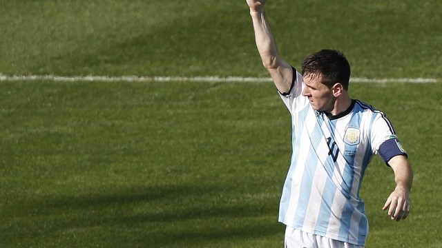 Messi comemorando seu gol contra o Irã. O tento lhe valeu um convite indigesto