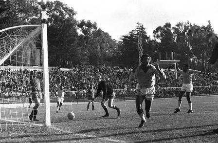 Amarildo comemora um dos seus gols contra a Espanha na Copa de 1962