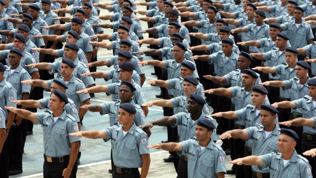A Polícia Militar realiza um concurso para preencher 6 mil vagas