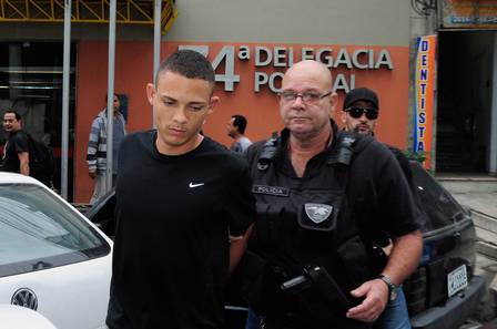 Wallace Rodrigues Marins Vaz, conhecido como Xepão, seria o um dos seguranças de Schumacher, chefe do tráfico no Jardim Catarina.