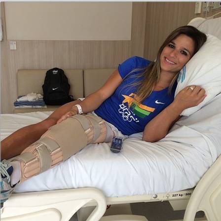 Jade Barbosa fez uma operação no joelho esquerdo e está fora do Mundial de ginástica
