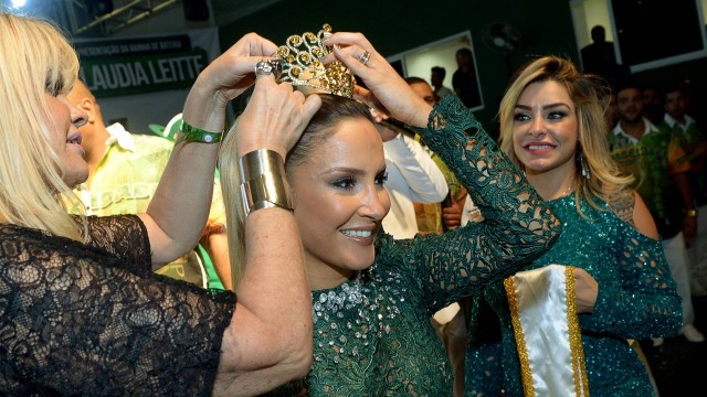 Claudia Leitte foi coroada como rainha de bateria na Mocidade no último sábado