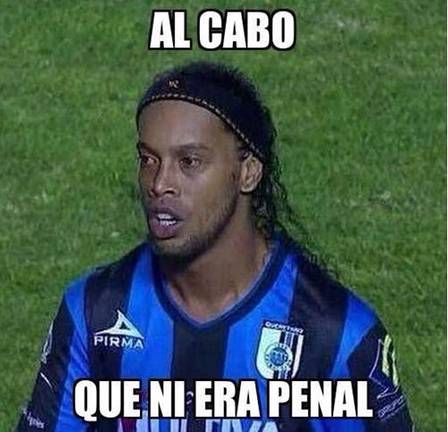 Ronaldinho Gaúcho virou motivo de chacota após perder um pênalti na estreia pelo Querétaro, no México