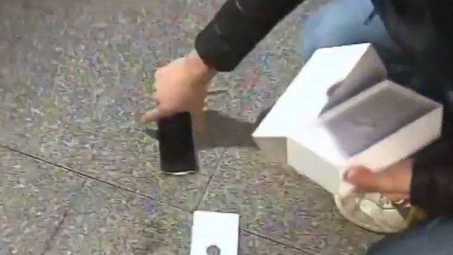 Homem deixa iPhone 6 cair no chão na Austrália