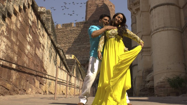 Atores de “Bollywood” dramatizam casamento