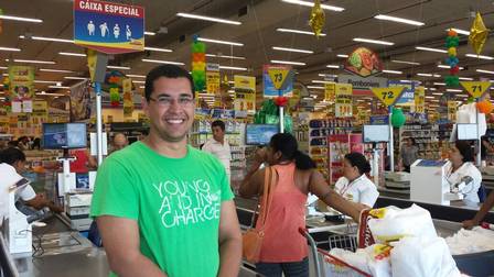 Marcelo Latini fez compras no primeiro dia do Aniversário Guanabara