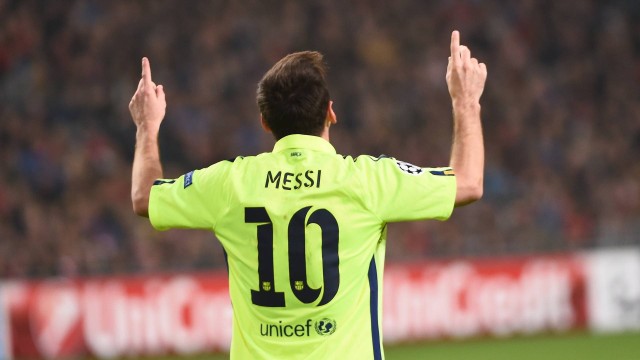 Messi festeja um de seus dois gols