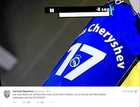 O meia-atacante Denis Cheryshev, do Villarreal, usou uma caneleira com o escudo do Real Madrid, time para a qual pertence