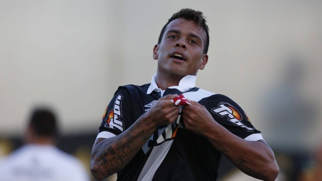 Bernardo marcou o primeiro gol do Vasco no Campeonato Carioca