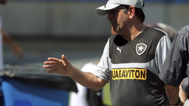 René espera evolução do Botafogo nesta quarta-feira