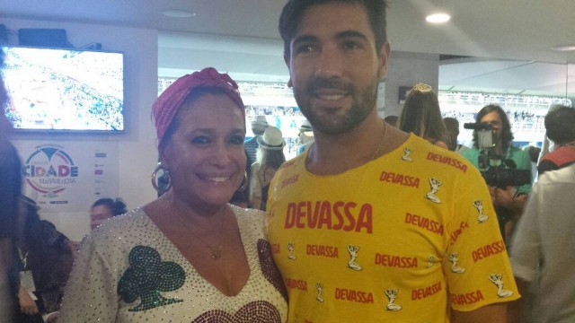 Susana Vieira e Sandro Pedroso curtem o Carnaval juntinhos