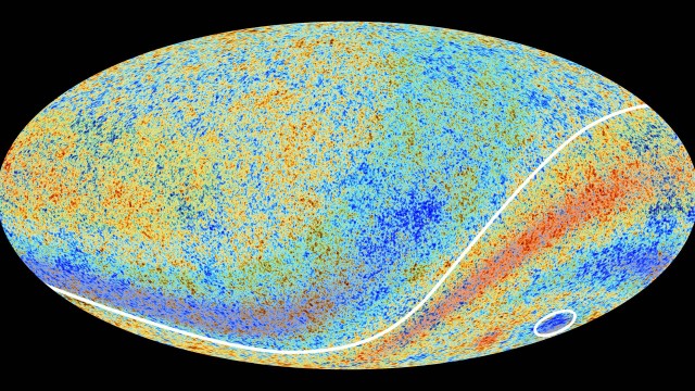 Mapa da Radiação Cósmica de Fundo montado com dados do observatório espacial Planck, da Agência Espacial Europeia, com destaque para as duas grandes anamolias encontradas: uma linha separando o hemisfério celestial Sul, ligeiramente mais “quente” que o Norte, e o grande “Ponto Frio”, no interior do círculo