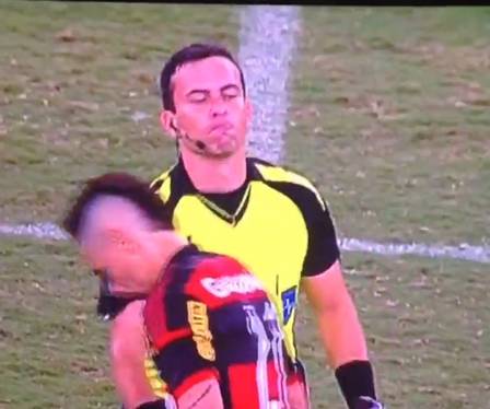 Depois de derrota para o Vasco, Pará, do Flamengo, dá aperto de mão 'quente' em árbitro