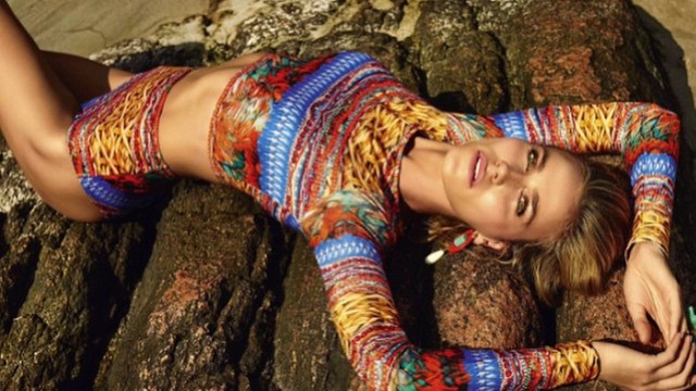 Renata Kuerten faz sucesso nas passarelas de moda praia