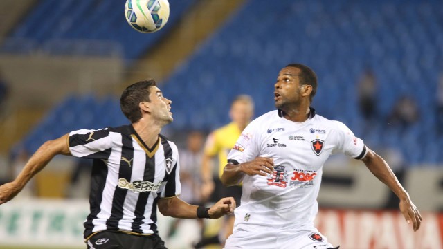 Botafogo teve dificuldades para eliminar o Botafogo-PB na primeira fase