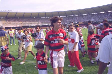 Marcos Winter era Duda, um jogador do Flamengo, na segunda versão de “Irmãos coragem” (1995)
