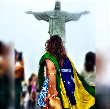 Alana Campos, brasileira que será ring girl na luta entre Mayweather e Pacquiao, visitou o Cristo Redentor